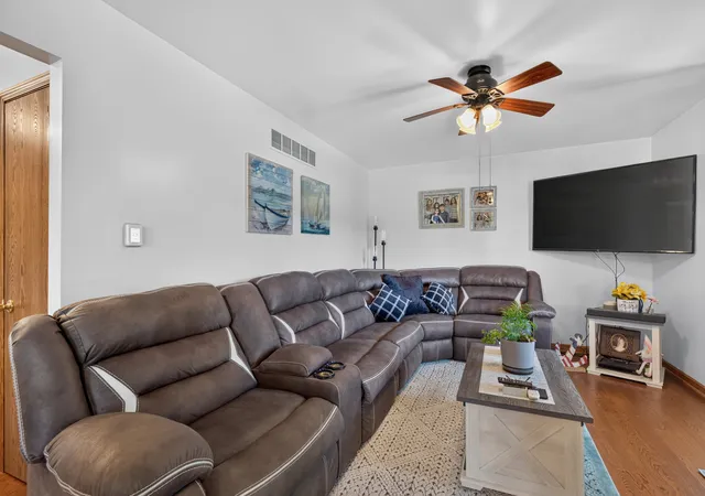 Photo 3 of Single family home for sale at 2 Clubhouse Dr, Varna, IL 61375 | MLS# 12727480 | Listing updated on 2026-08-28