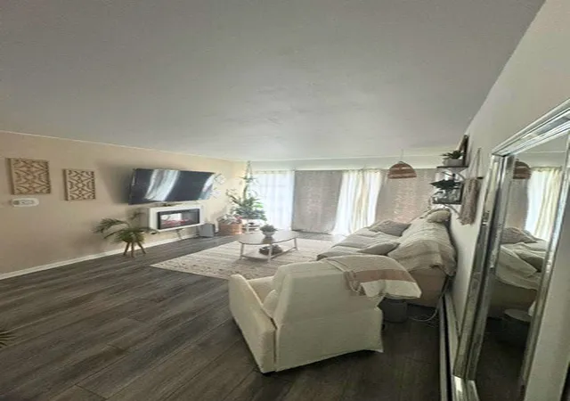 4th image of 605 N Wolf Rd, Hillside, IL 60162
