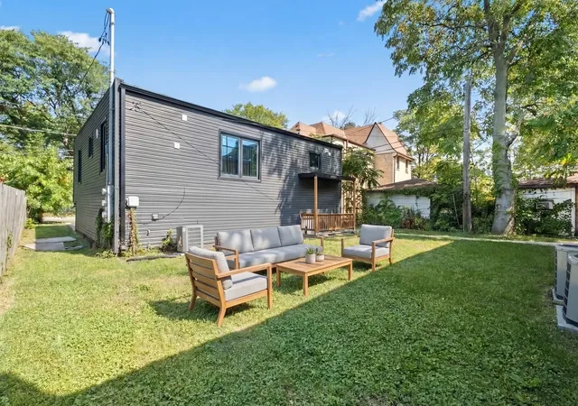 Listing Photo 4 - Condo for sale in building located at 2307 Lake St, Evanston, IL 60201