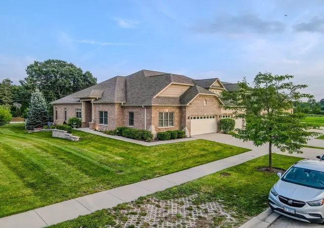 Photo 3 of Townhouse for sale at 12876 Rosa Ln, Lemont, IL 60439 | MLS# 12727549 | Listing updated on 2026-10-05