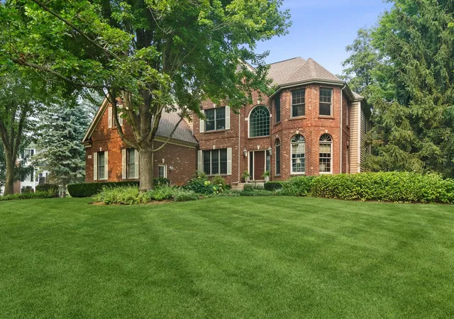 Photo 1 of Single family home for sale at 5617 Winding Rd, Crystal Lake, IL 60014 | MLS# 12727551 | Listing updated on 2026-09-07