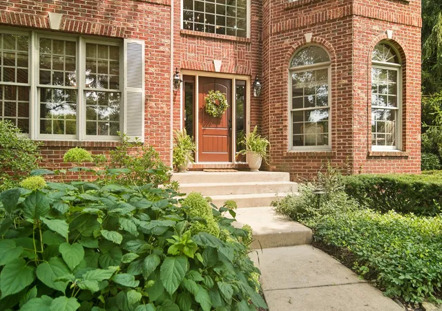 Photo 3 of Single family home for sale at 5617 Winding Rd, Crystal Lake, IL 60014 | MLS# 12727551 | Listing updated on 2026-09-07