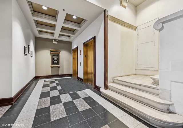 2nd image of 6 E Monroe St, Chicago, IL 60603