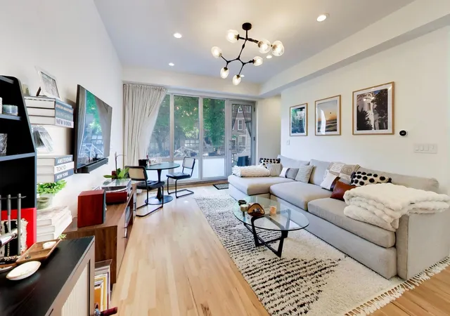 Listing Photo 4 - Condo for sale in building located at 920 N Hermitage Ave, Chicago, IL 60622 - Unit #1F