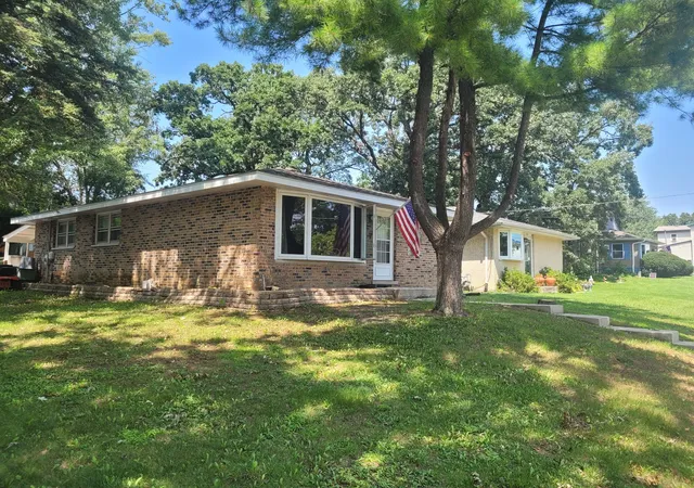 Photo 1 of Single family home for sale at 15948 Grove Ave, Oak Forest, IL 60452 | MLS# 12727707 | Listing updated on 2026-09-21