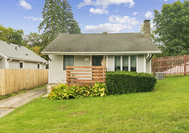 Photo 1 of Single family home for sale at 5506 E Lake Shore Dr, Wonder Lake, IL 60097 | MLS# 12727717 | Listing updated on 2026-10-03