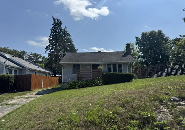 Photo 2 of Single family home for sale at 5506 E Lake Shore Dr, Wonder Lake, IL 60097 | MLS# 12727717 | Listing updated on 2026-10-03