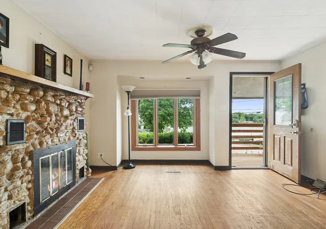 Photo 4 of Single family home for sale at 5506 E Lake Shore Dr, Wonder Lake, IL 60097 | MLS# 12727717 | Listing updated on 2026-10-03