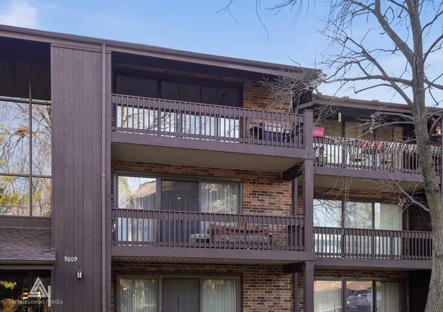 Photo 2 of Sale Pending at 9609 Austin Ave #W3, Oak Lawn, IL 60453 | MLS# 12727719 | Listing updated on 2026-08-26