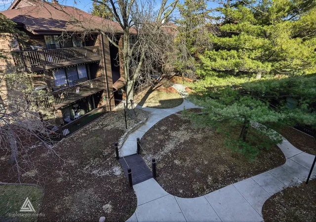 Listing Photo 2 - Condo for sale in building located at 9609 Austin Ave, Oak Lawn, IL 60453 - Unit #W3