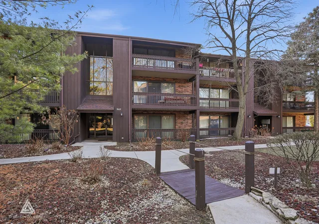 Photo 2 of Sale Pending at 9609 Austin Ave #W3, Oak Lawn, IL 60453 | MLS# 12727719 | Listing updated on 2026-08-26