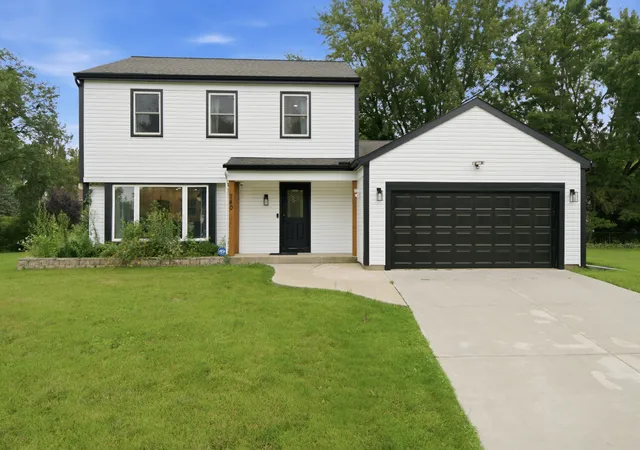 Photo 1 of Single family home for sale at 740 Thompson Blvd, Buffalo Grove, IL 60089 | MLS# 12727726 | Listing updated on 2026-09-24