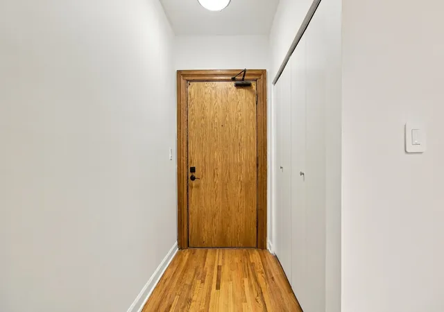 Photo 2 of Condo for sale at 550 W Surf St #117, Chicago, IL 60657 | MLS# 12727747 | Listing updated on 2026-09-23