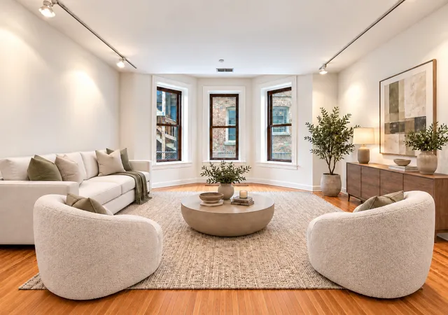 Listing Photo 4 - Condo for sale in building located at 550 W Surf St, Chicago, IL 60657 - Unit #117