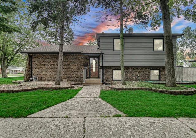 Photo 1 of Single family home for sale at 17204 Chicago Ave, Lansing, IL 60438 | MLS# 12727788 | Listing updated on 2026-09-28