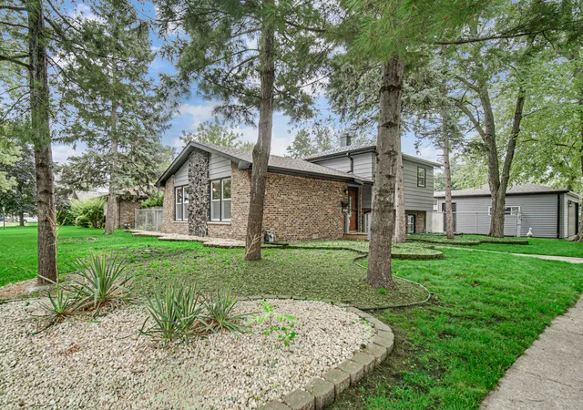 Photo 3 of Single family home for sale at 17204 Chicago Ave, Lansing, IL 60438 | MLS# 12727788 | Listing updated on 2026-09-28