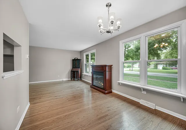 Photo 4 of Single family home for sale at 17204 Chicago Ave, Lansing, IL 60438 | MLS# 12727788 | Listing updated on 2026-09-28