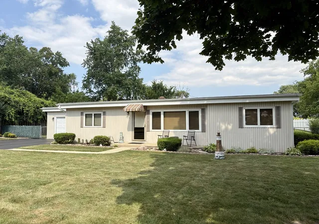 Photo 2 of Single family home for sale at 6251 Blackstone Ave, La Grange Highlands, IL 60525 | MLS# 12727789 | Listing updated on 2026-08-15