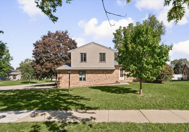 Photo 3 of Single family home for sale at 2006 Clover Ct E, Champaign, IL 61821 | MLS# 12727791 | Listing updated on 2026-10-08