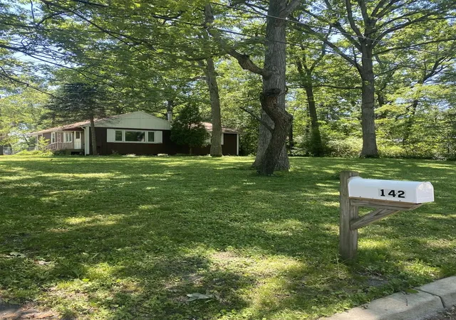 Photo 1 of Single family home for sale at 142 School St, Wood Dale, IL 60191 | MLS# 12727798 | Listing updated on 2026-08-17