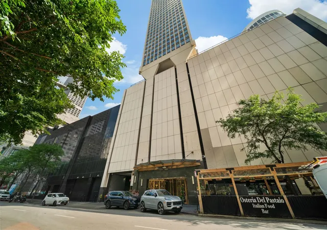 2nd image of 111 E Chestnut St #30G, Chicago, IL 60611 | MLS# 12727829