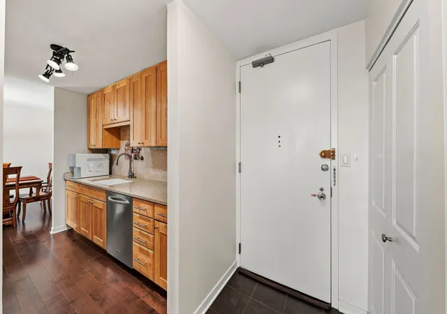 5th image of 111 E Chestnut St #30G, Chicago, IL 60611 | MLS# 12727829