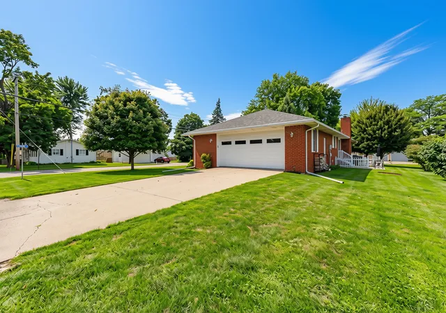 Photo 2 of Sale Pending at 701 W Clark St, Princeton, IL 61356 | MLS# 12727848 | Listing updated on 2026-08-13