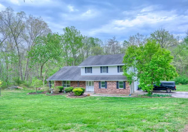 Photo 1 of Sale Pending at 261 High Forest Dr, Carbondale, IL 62903 | MLS# 12727863 | Listing updated on 2026-08-31