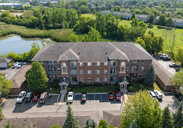 Photo 3 of Condo for sale at 881 N Swift Rd #306, Addison, IL 60101 | MLS# 12727884 | Listing updated on 2026-08-14