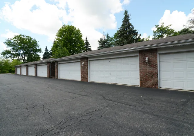 Listing Photo 5 - Condo for sale in building located at 881 N Swift Rd, Addison, IL 60101 - Unit #306