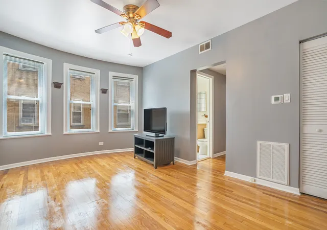 4th image of 4240 N Clarendon Ave #307N, Chicago, IL 60613 | MLS# 12727889