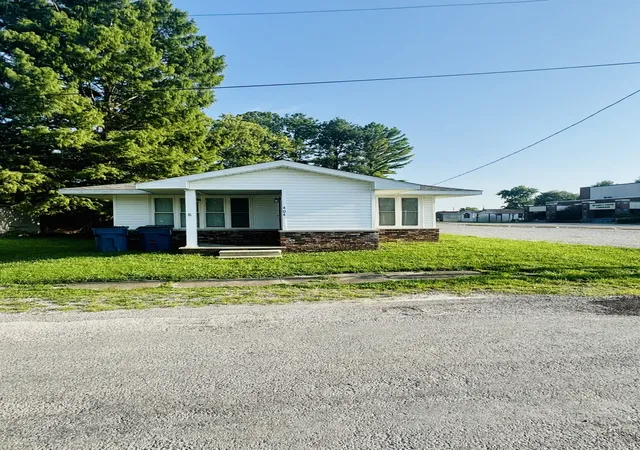 Photo 1 of Single family home for sale at 404 W 9th Street, Christopher, IL 62822 | MLS# 12727933 | Listing updated on 2026-08-31