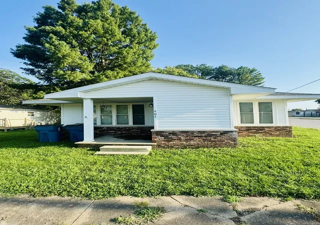 Photo 2 of Single family home for sale at 404 W 9th Street, Christopher, IL 62822 | MLS# 12727933 | Listing updated on 2026-08-31