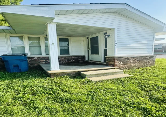 Photo 2 of Single family home for sale at 404 W 9th Street, Christopher, IL 62822 | MLS# 12727933 | Listing updated on 2026-08-31