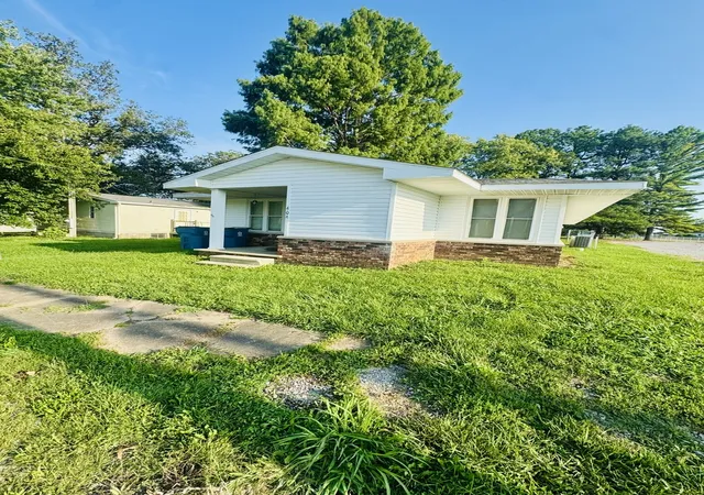 Photo 4 of Single family home for sale at 404 W 9th Street, Christopher, IL 62822 | MLS# 12727933 | Listing updated on 2026-08-31