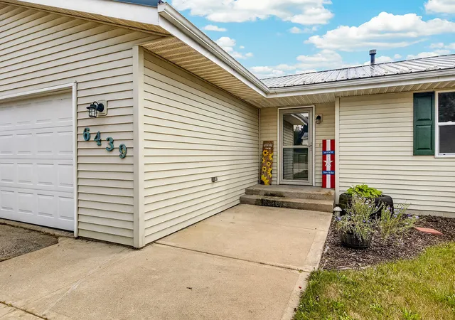Photo 3 of Single family home for sale at 6439 Prairie Flower, Roscoe, IL 61073 | MLS# 12727948 | Listing updated on 2026-09-14