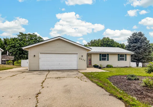 Photo 3 of Single family home for sale at 6439 Prairie Flower, Roscoe, IL 61073 | MLS# 12727948 | Listing updated on 2026-09-14