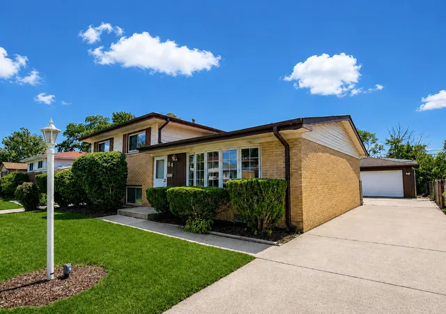 Photo 2 of Single family home for sale at 64 Peyton Dr, Chicago Heights, IL 60411 | MLS# 12727949 | Listing updated on 2026-10-01