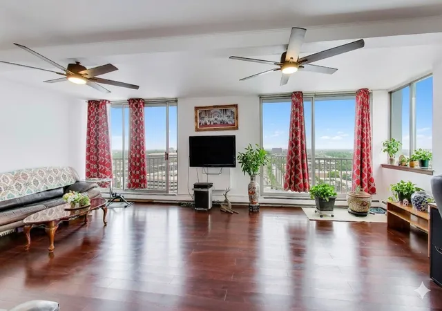 Listing Photo 4 - Condo for sale in building located at 40 N Tower Rd, Oak Brook, IL 60523 - Unit #16N