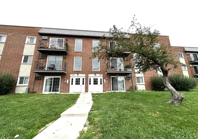 Photo 1 of Condo for sale at 105 W Elk Trl #105, Carol Stream, IL 60188 | MLS# 12727962 | Listing updated on 2026-09-17