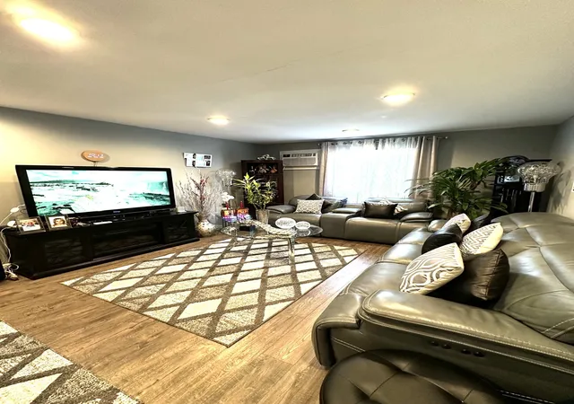Listing Photo 4 - Condo for sale in building located at 105 W Elk Trl, Carol Stream, IL 60188 - Unit #105