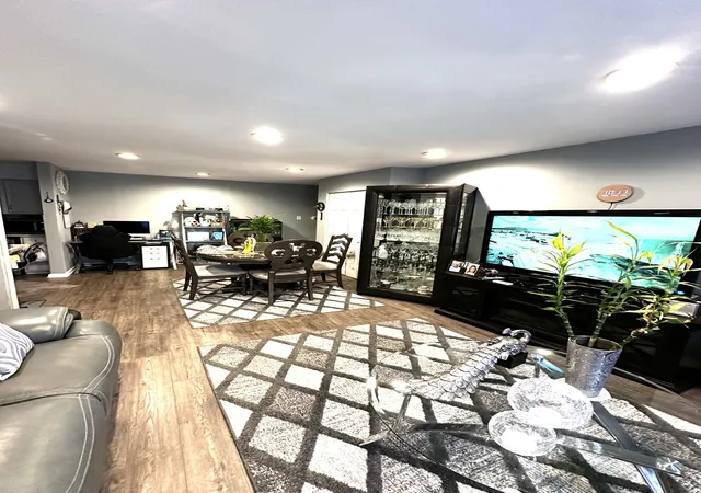 Listing Photo 5 - Condo for sale in building located at 105 W Elk Trl, Carol Stream, IL 60188 - Unit #105