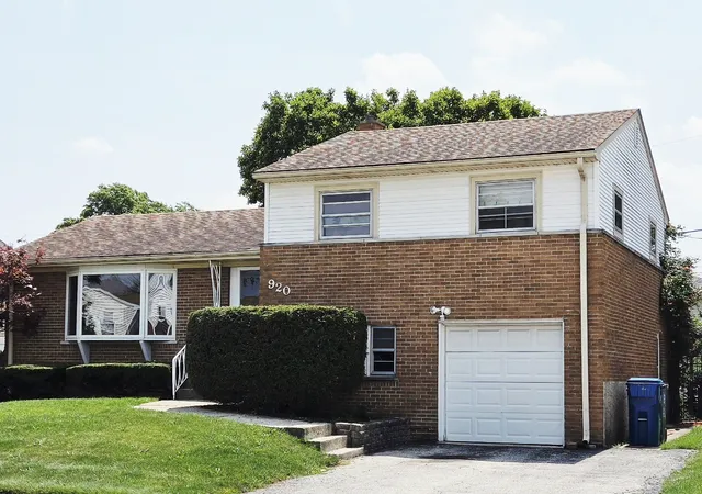 Photo 2 of Single family home for sale at 920 Park Dr, Melrose Park, IL 60160 | MLS# 12727978 | Listing updated on 2026-08-27