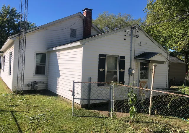 Photo 2 of Single family home for sale at 708 E 11th Street, Centralia, IL 62801 | MLS# 12727984 | Listing updated on 2026-09-16
