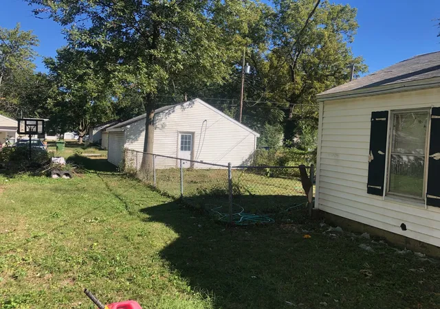 Photo 3 of Single family home for sale at 708 E 11th Street, Centralia, IL 62801 | MLS# 12727984 | Listing updated on 2026-09-16