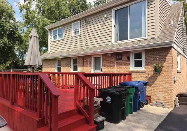 Photo 3 of Single family home for sale at 6806 Maple Ct, Bridgeview, IL 60455 | MLS# 12727995 | Listing updated on 2026-09-22