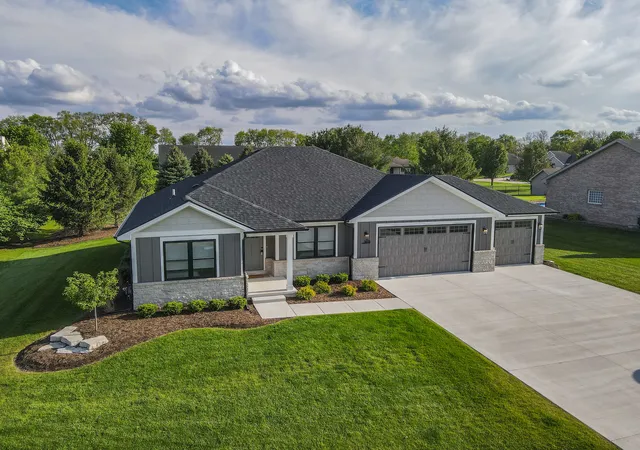 3rd image of 3172 Sun Valley Dr, Kankakee, IL 60901 | MLS# 12728001