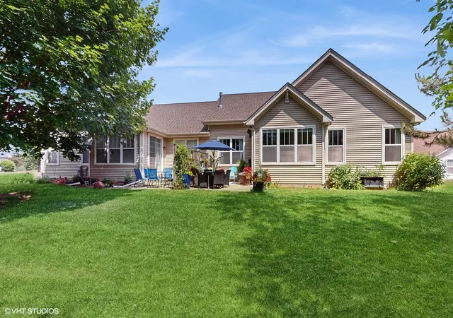 Photo 3 of Multi family home for sale at 301 W Eagle Ct, Waukegan, IL 60087 | MLS# 12728003 | Listing updated on 2026-10-08