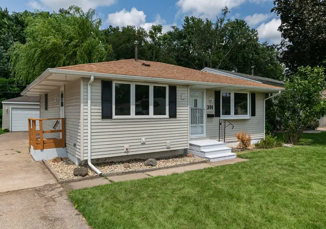 Photo 2 of Single family home for sale at 391 33rd Avenue Ct, East Moline, IL 61244 | MLS# 12728009 | Listing updated on 2026-08-13