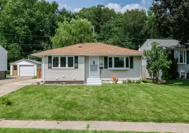 Photo 3 of Single family home for sale at 391 33rd Avenue Ct, East Moline, IL 61244 | MLS# 12728009 | Listing updated on 2026-08-13